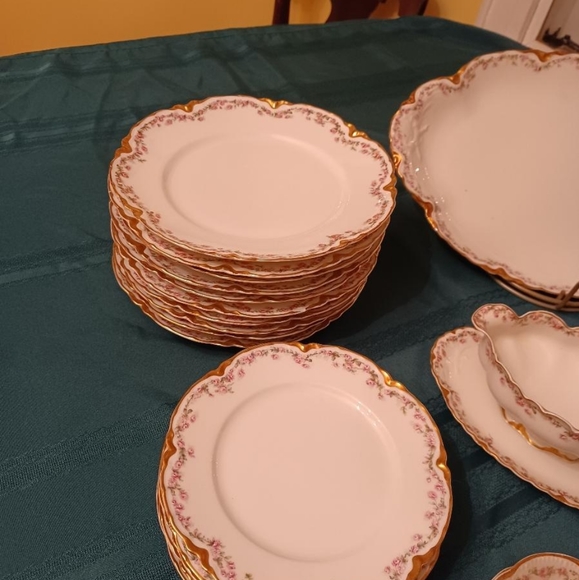 Limoges Haviland, Haviland&Co  44pc China Set, 1 Covered Soup Bowl & 4 plates - Picture 8 of 9